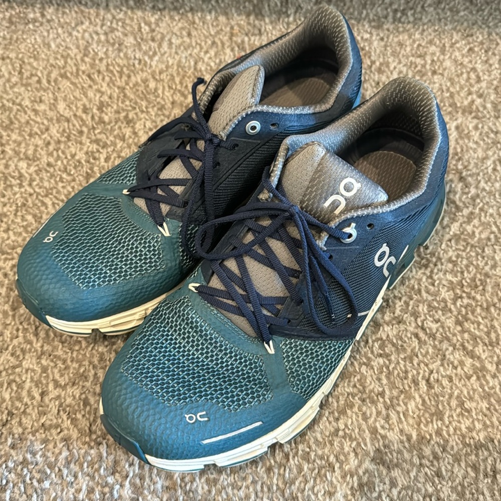 COPY - On cloud cloud flyer